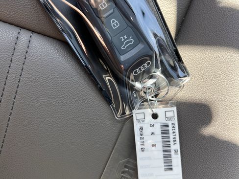 Used 2025 Audi Q5 Premium image 38