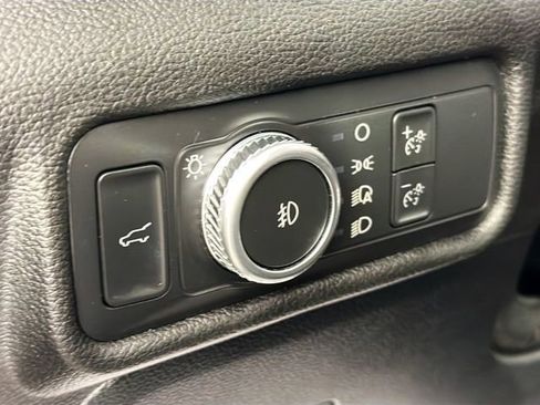 Used 2022 Ford Explorer XLT w/ Equipment Group 202A AWD/4WD image 10
