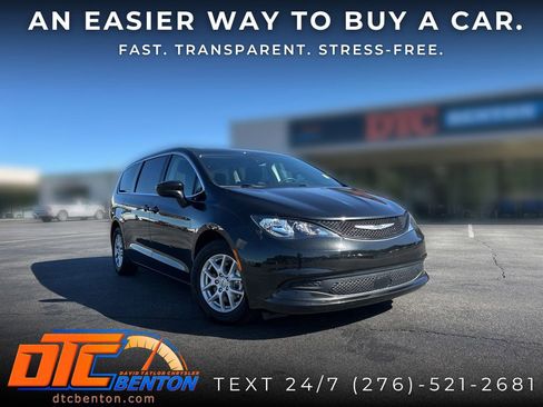 Used 2023 Chrysler Voyager LX FWD image 1
