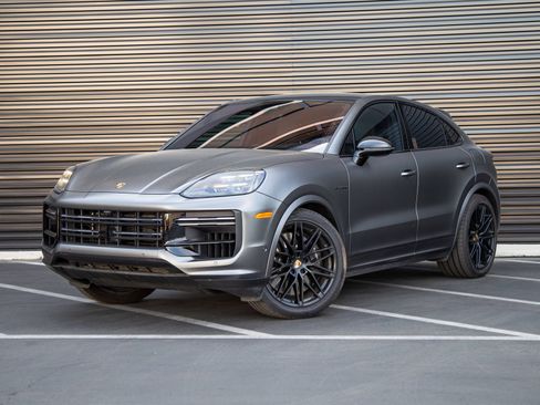 Certified 2024 Porsche Cayenne Turbo AWD/4WD image 1