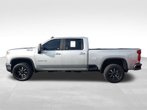 Used 2021 Chevrolet Silverado 2500 LT w/ Convenience Package AWD/4WD image 2