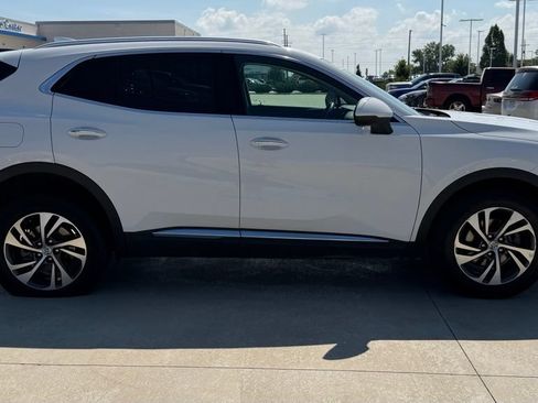 Used 2022 Buick Envision Essence w/ Safety Package FWD image 6