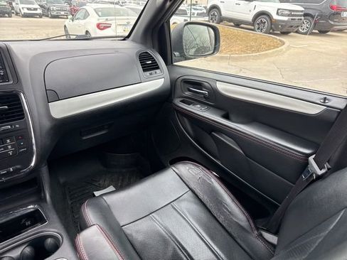 Used 2014 Dodge Grand Caravan R/T image 15