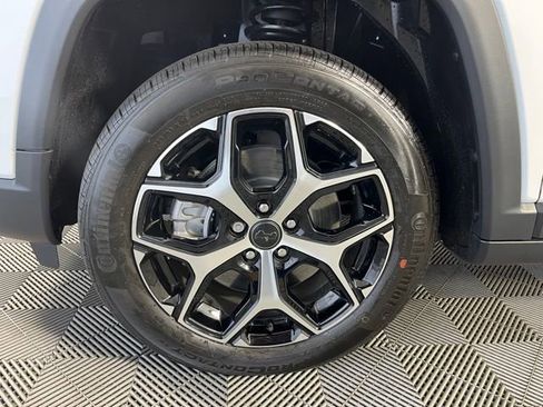 Used 2025 Jeep Compass Limited image 10