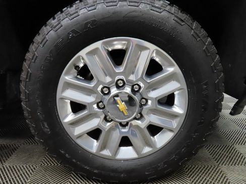 Used 2024 Chevrolet Silverado 2500 High Country image 8