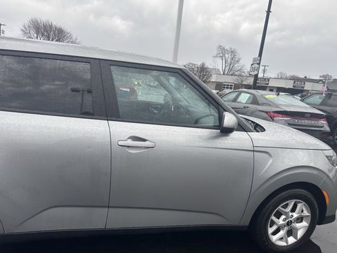 Used 2023 Kia Soul LX w/ LX Technology Package image 10