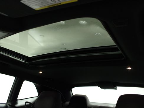 Used 2022 Dodge Challenger GT image 10