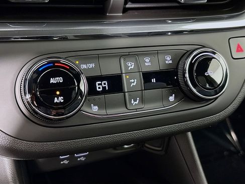 Used 2025 Buick Envista Preferred w/ Convenience I Package image 19