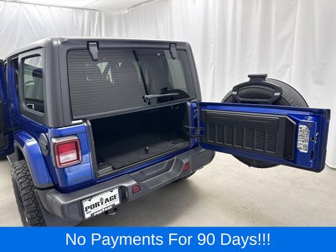 Used 2018 Jeep Wrangler Unlimited Sahara w/ Cold Weather Group AWD/4WD image 42