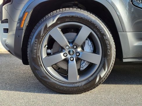 Used 2025 Land Rover Defender 110 S image 12