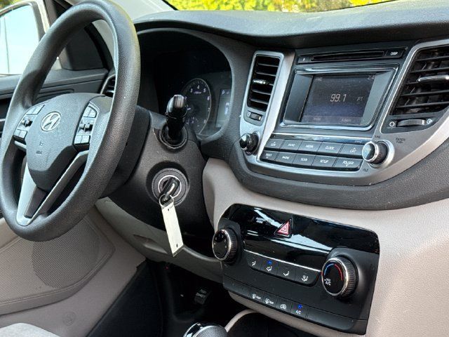 Used 2017 Hyundai Tucson SE w/ SE Popular Package 02 FWD image 19