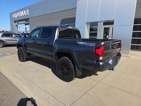 Used 2019 Toyota Tacoma TRD Off-Road w/ Technology Package AWD/4WD image 3