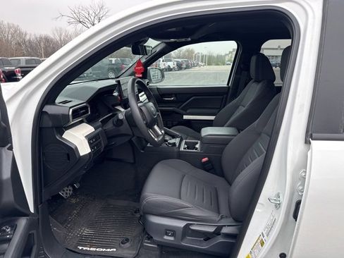 Used 2024 Toyota Tacoma TRD Sport image 6