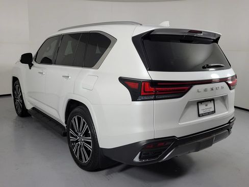 Used 2025 Lexus LX 600 4WD w/ Accessory Package (Z1) image 4