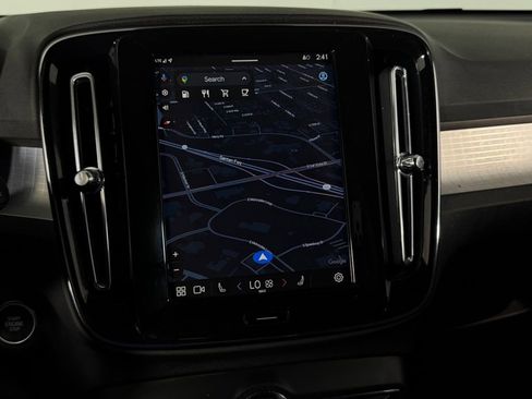 Used 2025 Volvo XC40 B5 Core image 18