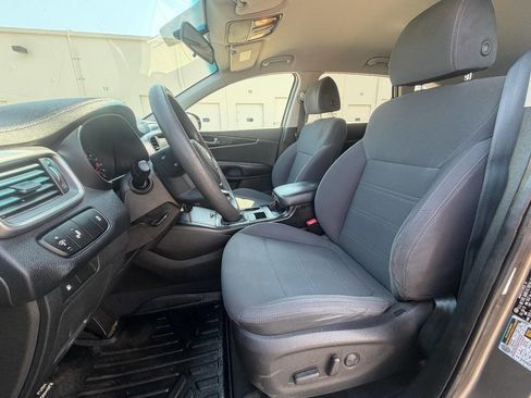 Used 2019 Kia Sorento AWD V6 image 9