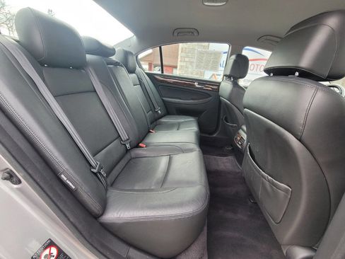 Used 2011 Hyundai Genesis 3.8 image 9