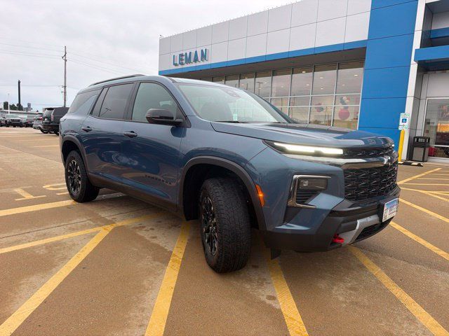 Used 2025 Chevrolet Traverse Z71 AWD/4WD image 2