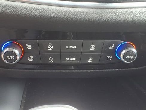 Used 2020 Buick Enclave Premium w/ Sun and Sites Package AWD/4WD image 31