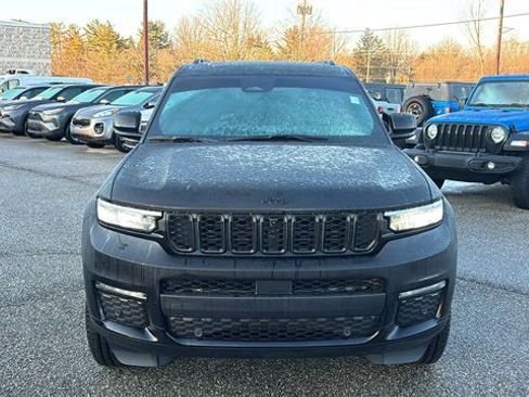 Used 2025 Jeep Grand Cherokee L Limited w/ Luxury Tech Group II image 6