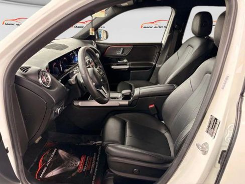 Used 2021 Mercedes-Benz GLB 250 4MATIC image 13