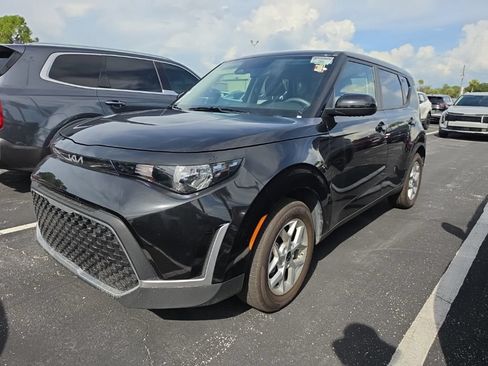 Certified 2025 Kia Soul LX w/ LX Technology Package FWD image 6