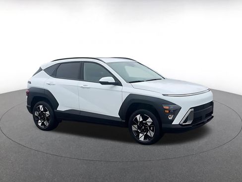 Used 2025 Hyundai Kona SEL image 2