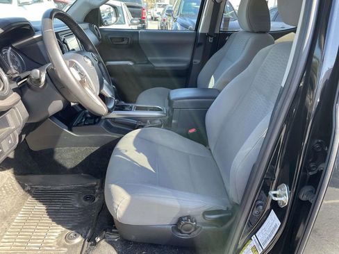 Used 2018 Toyota Tacoma SR5 w/ SR5 Appearance Package (SM) image 28