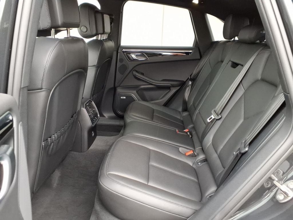 Used 2022 Porsche Macan AWD/4WD image 8