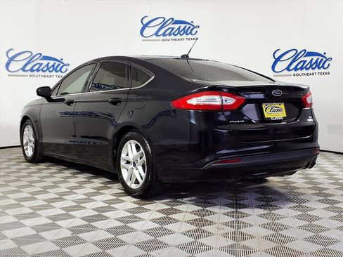 Used 2016 Ford Fusion SE image 2