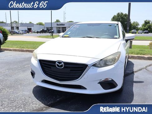 Used 2016 MAZDA MAZDA3 i Sport w/ Preferred Equipment Package FWD image 9