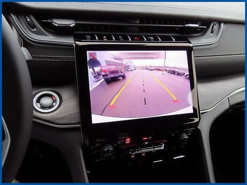 New 2025 Jeep Grand Cherokee Limited image 17