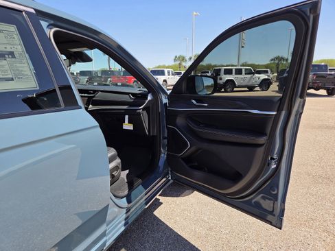 New 2026 Jeep Grand Cherokee Limited AWD/4WD image 18
