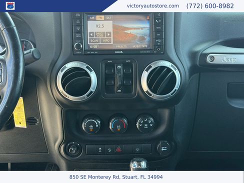 Used 2013 Jeep Wrangler Unlimited Rubicon w/ Connectivity Group AWD/4WD image 22