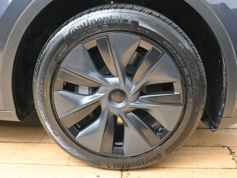 Used 2024 Tesla Model Y Long Range RWD image 13