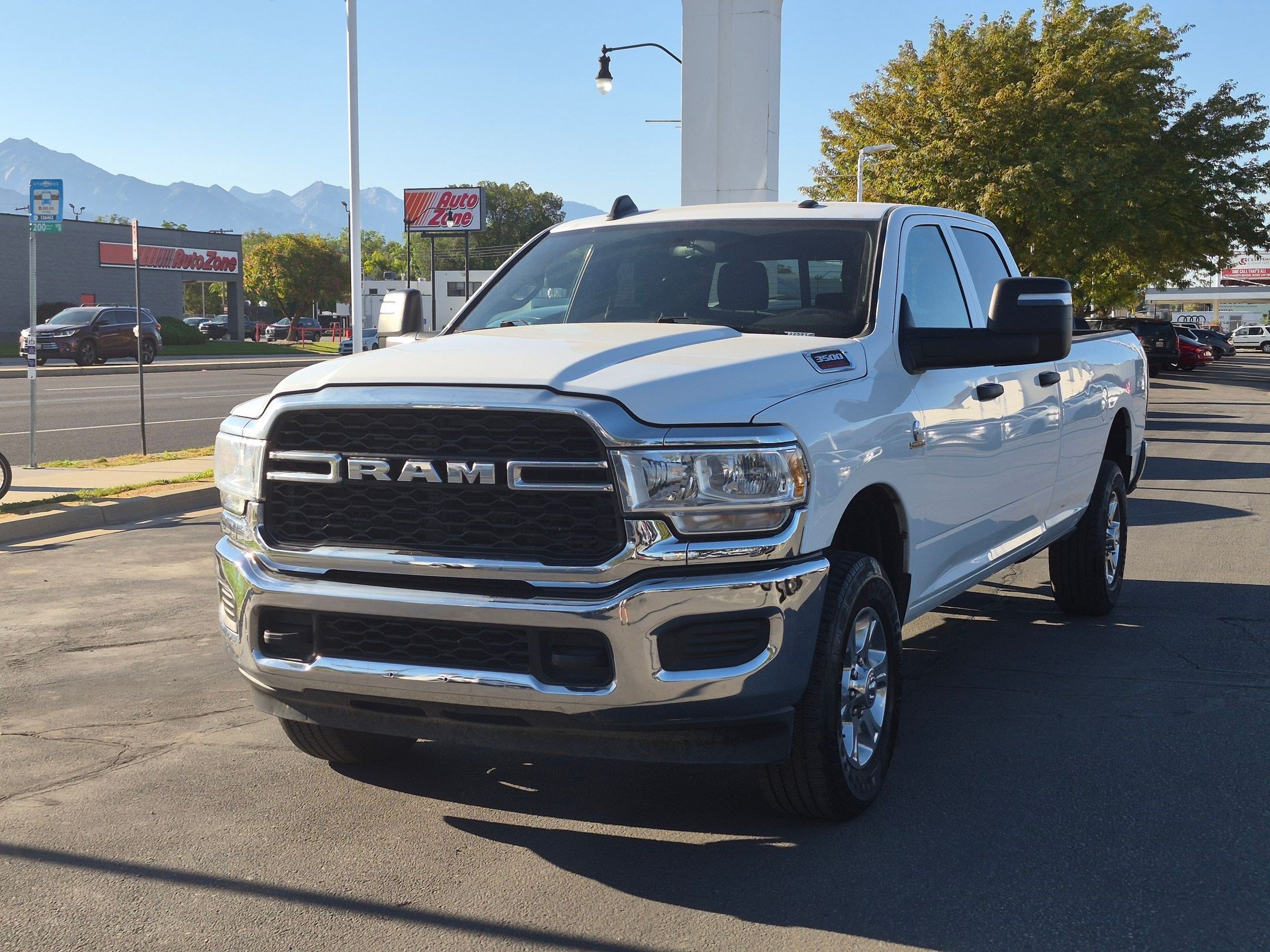 Used 2024 RAM 3500 Tradesman w/ Chrome Appearance Group AWD/4WD image 10