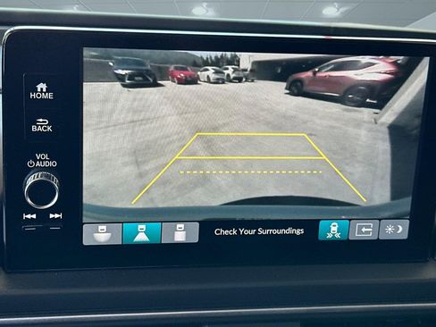 Used 2025 Honda Pilot Touring image 23