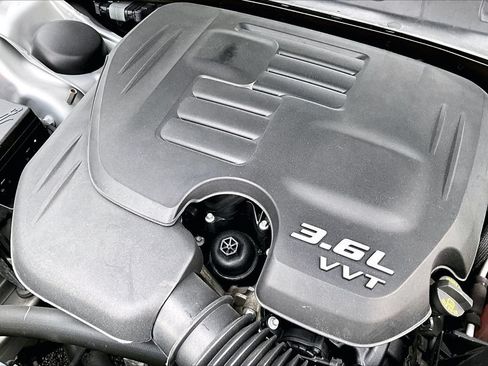 Used 2020 Dodge Charger SXT w/ Blacktop Package RWD image 31