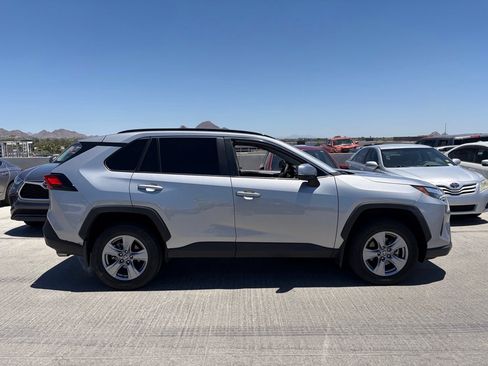 Used 2025 Toyota RAV4 XLE AWD/4WD image 2