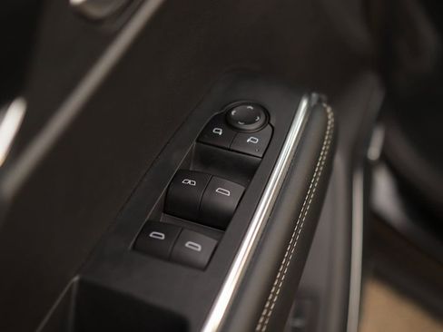 Used 2025 GMC Acadia Elevation image 25