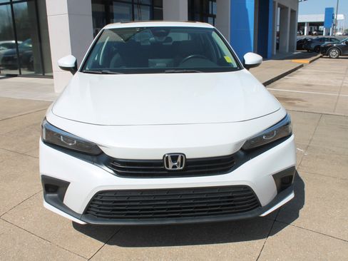 Used 2024 Honda Civic EX image 2