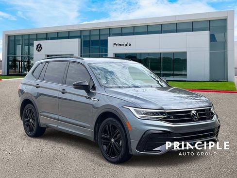 Used 2023 Volkswagen Tiguan SE FWD image 3