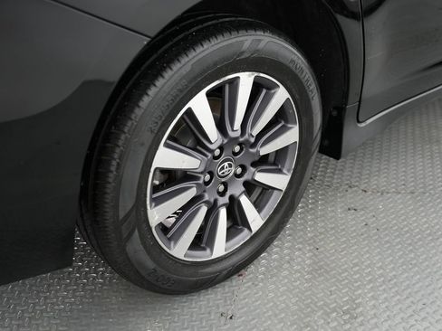 Used 2018 Toyota Sienna Limited Premium image 62