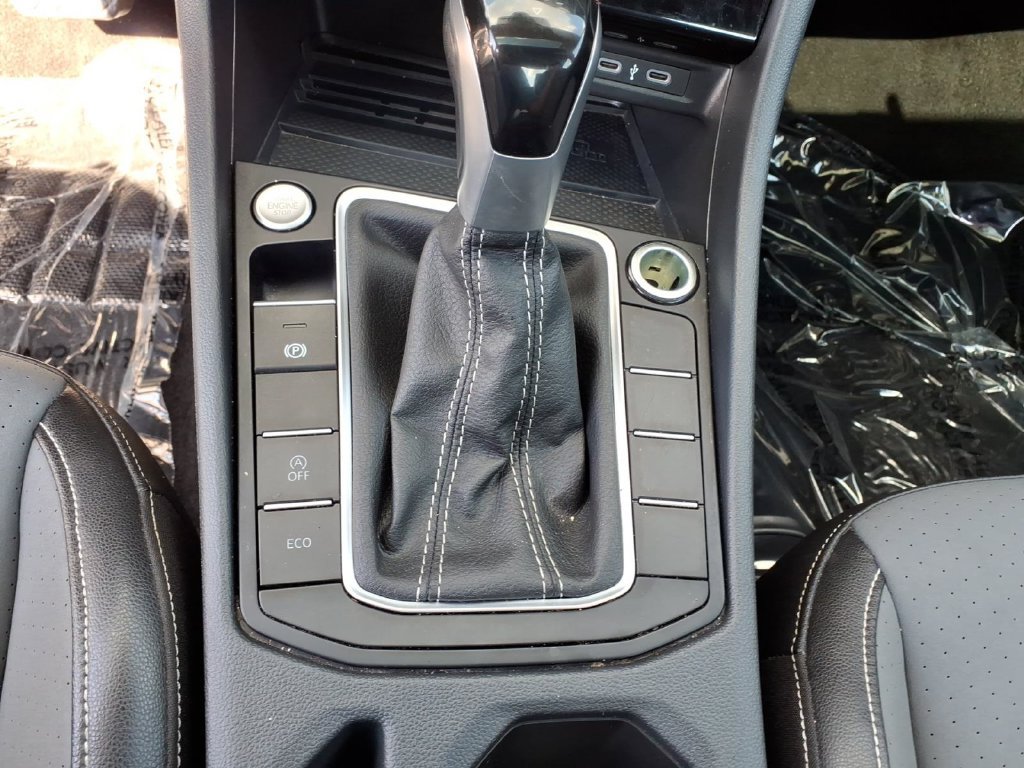 Used 2025 Volkswagen Jetta SE FWD image 15