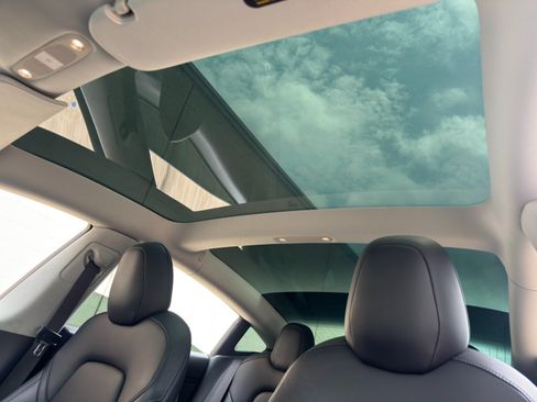 Used 2018 Tesla Model 3 Long Range RWD image 11
