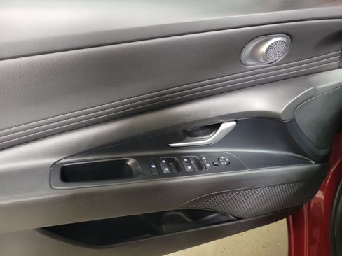 Used 2025 Hyundai Elantra SEL FWD image 18