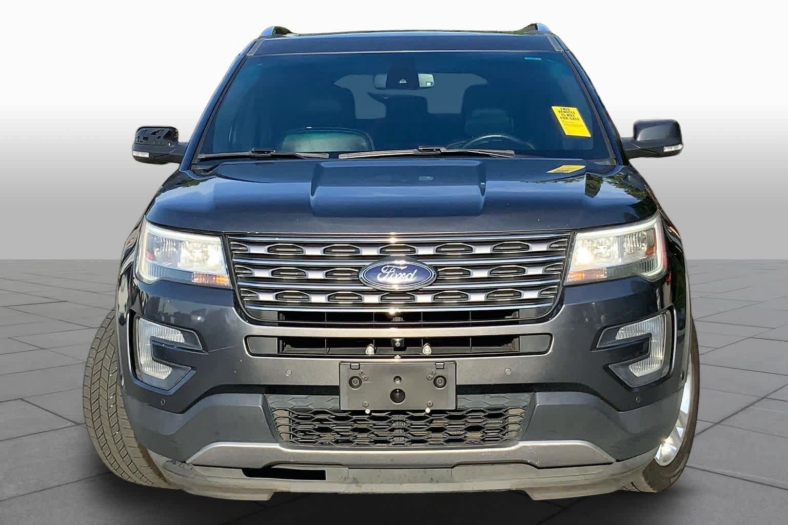 Used 2017 Ford Explorer Limited w/ Equipment Group 301A FWD image 3