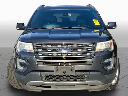 Used 2017 Ford Explorer Limited w/ Equipment Group 301A FWD image 3