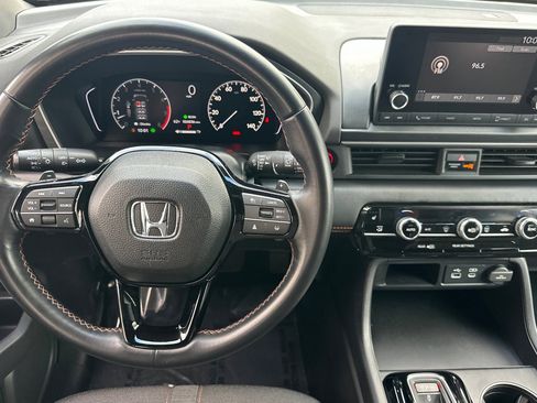 Certified 2025 Honda Pilot Sport image 27