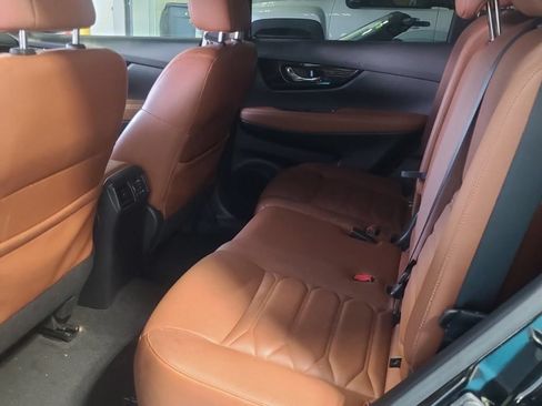 Used 2018 Nissan Rogue SL w/ Premium Package AWD/4WD image 9
